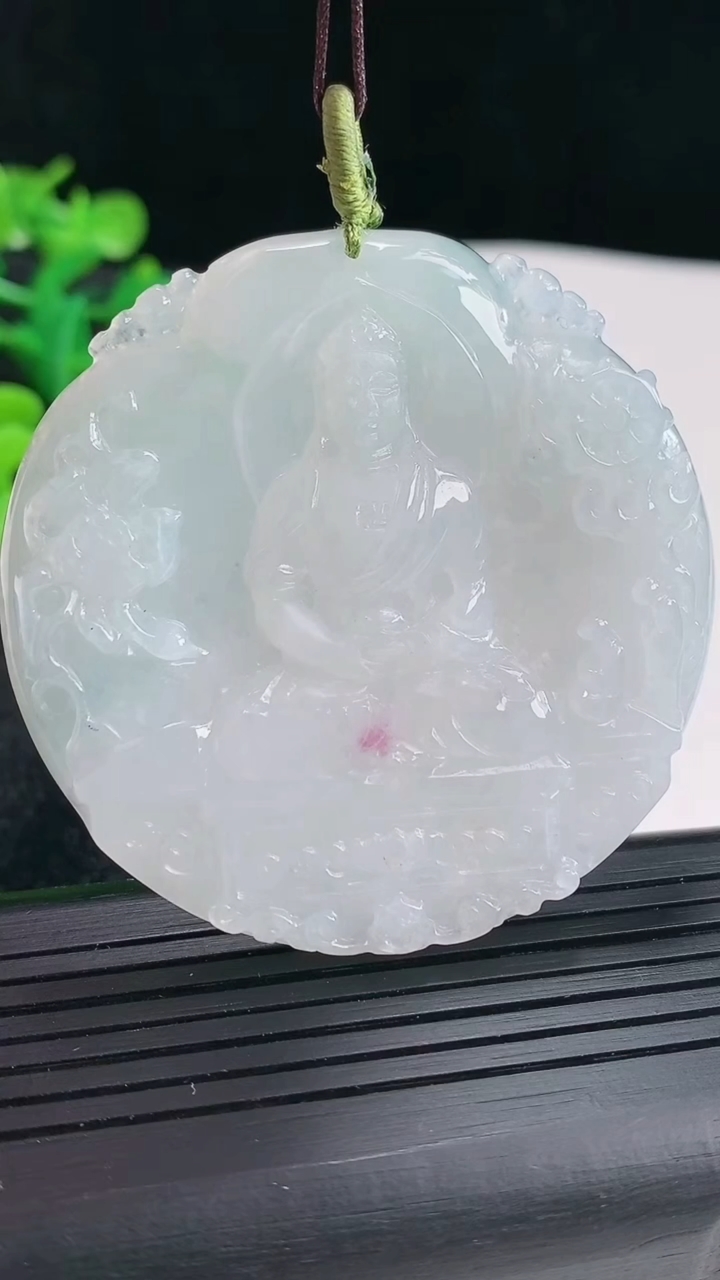 天然A货翡翠大日如来吊坠尺寸54-5.6重量:37.44g
4月16日