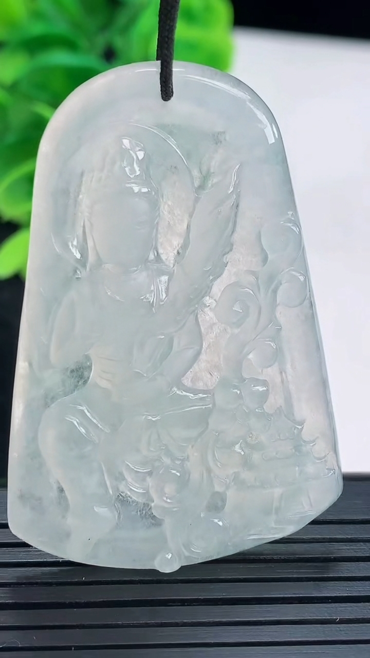 天然A货翡翠文殊菩萨吊坠尺寸50.2-34.3-4.4重量:15.70g
4月16日