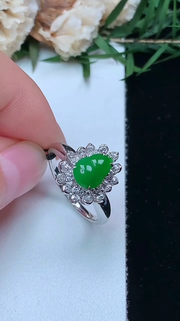 天然A货翡翠葫芦戒指，尺寸17.4-8.4-6，重量:3.52g2026年4月16日
工厂直销收藏佳