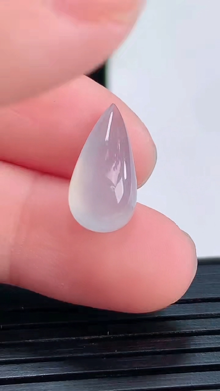 天然A货翡翠水滴镶嵌件尺寸15-7.3-5.4重量:1.05g
4月16日