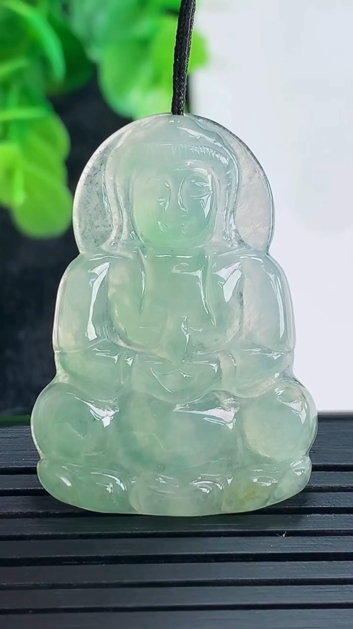 天然A货翡翠观音菩萨吊坠尺寸37.1-25-3.9重量:6.73g
4月16日