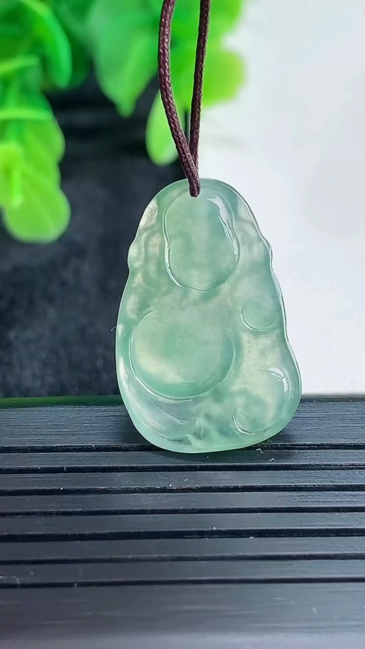 天然A货翡翠财神爷吊坠尺寸25.7-15.9-3.9重量:3.48g
4月16日