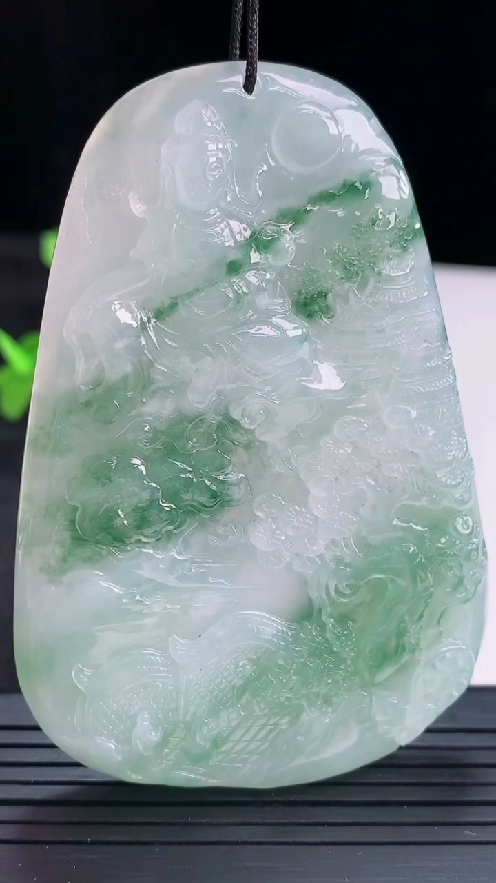天然A货翡翠飘花山水观音菩萨吊坠尺寸72.5-49.5-9.4重量:60.77g
4月16日