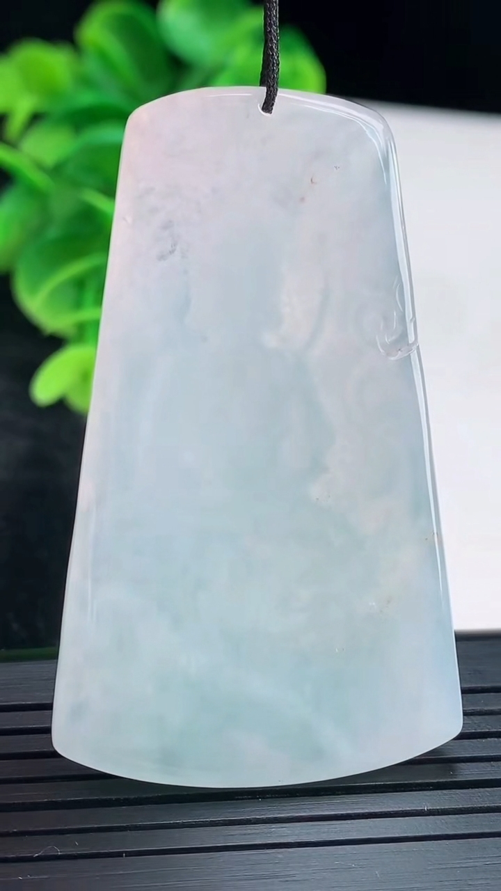 天然A货翡翠大日如来吊坠尺寸57.1-33.9-5重量:20.40g
4月16日