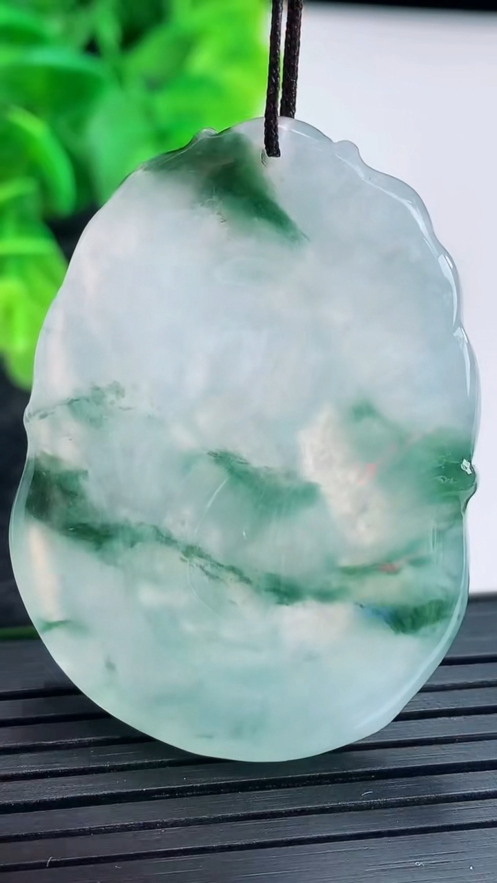 天然A货翡翠飘花生肖猴吊坠尺寸46.7-34.4-5.7重量:20.63g
4月16日