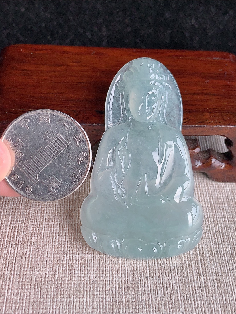 天然A货翡翠晴水素衣观音吊坠 
尺寸57-34.4-4.6mm 重量16.95g 0415