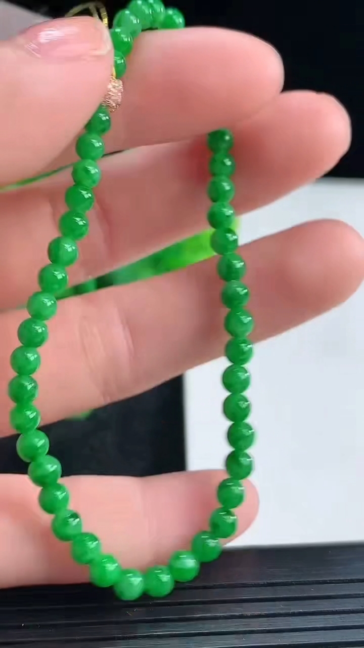天然A货翡翠小米珠手串尺寸3.3-46颗重量:4.25g4月16日
工厂直销收藏佳品,种好水足，色泽均匀，有种有色，上手高大气！