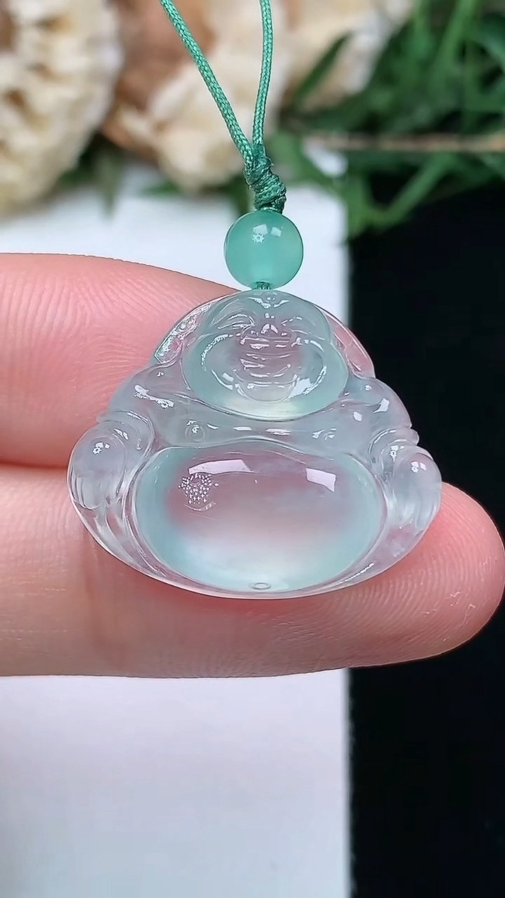天然A货翡翠白冰佛公吊坠，尺寸18-21.8-5.3，重量:3.54g
4月16日