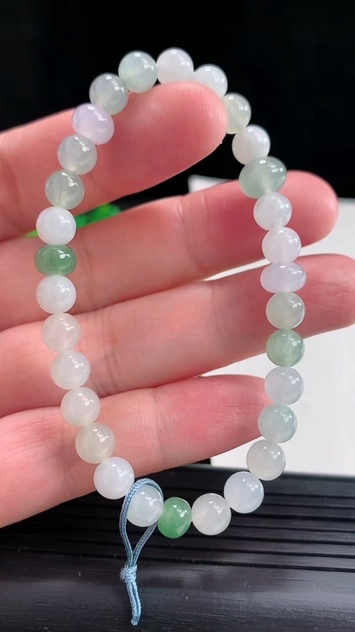 天然A货翡翠圆珠手串尺寸6.2重量:13.67g4月16日
工厂直销收藏佳品,种好水足，色泽均匀，有种有色，上手高大气！