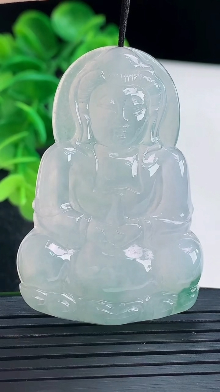 天然A货翡翠飘花观音菩萨吊坠尺寸54-36.6-5.7重量:20.15g
4月16日