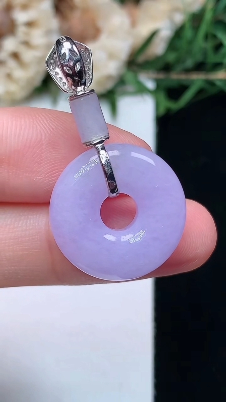 天然A货翡翠k金紫罗兰平安环吊坠，尺寸18.5-5.9，重量:5.28g
4月16日