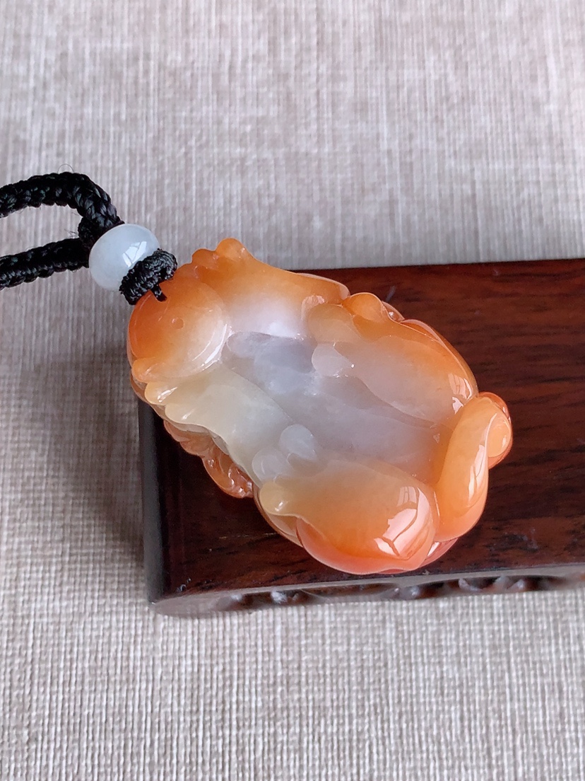 天然A货翡翠红翡招财貔貅吊坠  
尺寸42.2-27-23mm 重量59.30g 0415