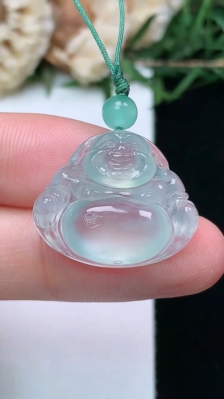 天然A货翡翠白冰佛公吊坠，尺寸18-21.8-5.3，重量:3.54g
4月16日