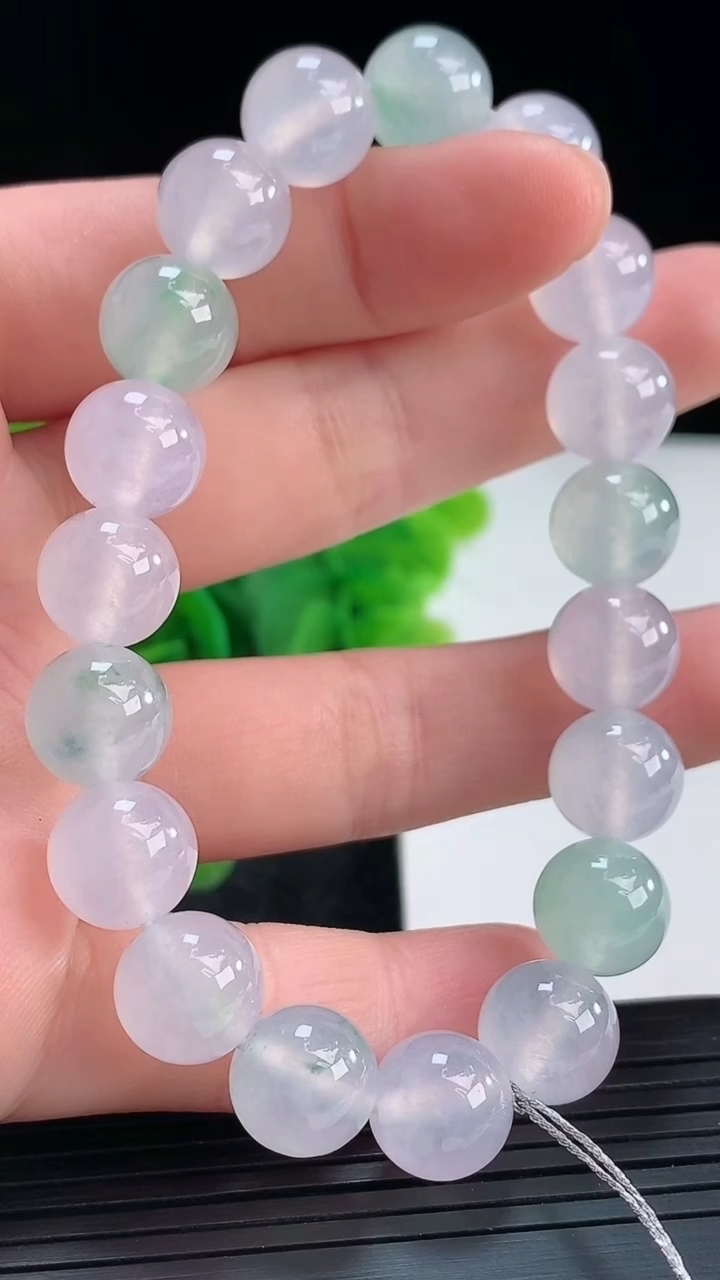 天然A货翡翠圆珠手串尺寸9.7-19颗重量:33.08g4月16日
工厂直销收藏佳品,种好水足，色泽