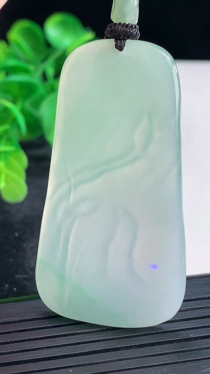 天然A货翡翠悟道吊坠尺寸57.6-30.7-3.7重量:21.23g
4月16日