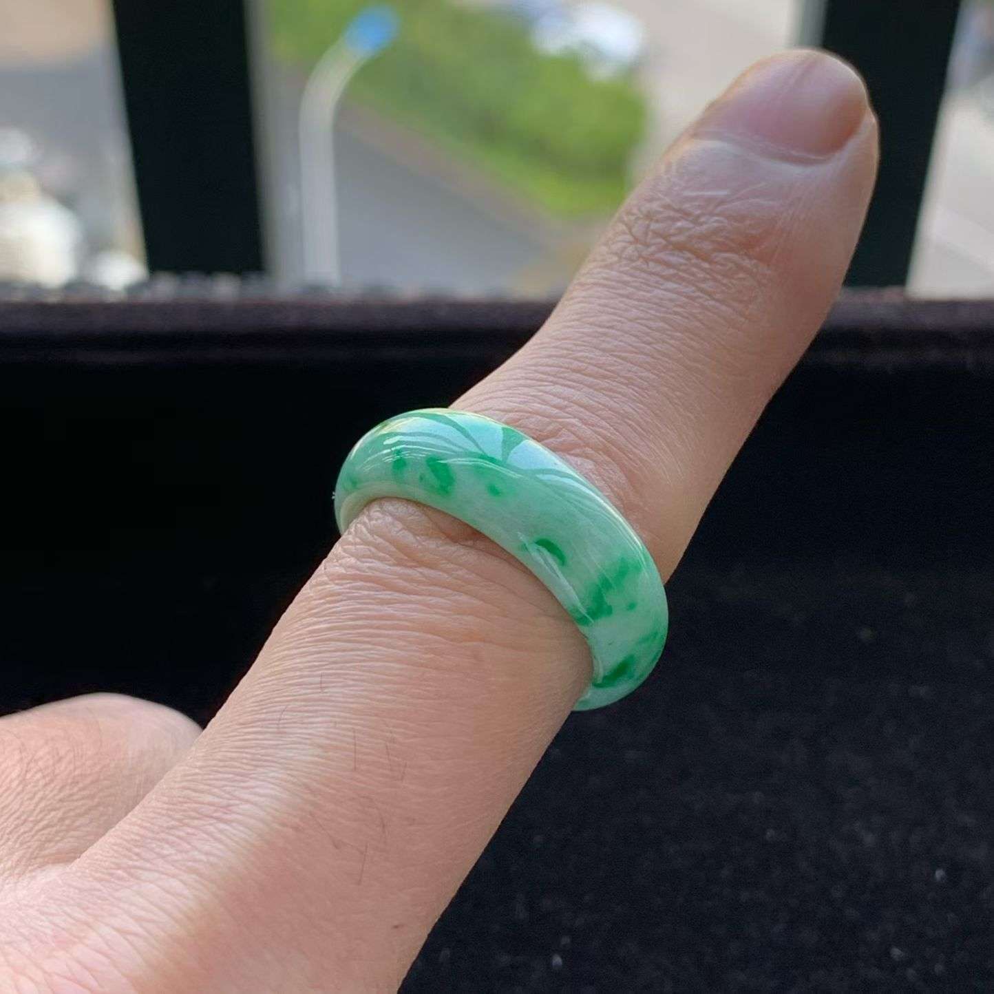 A货天然翡翠冰糯种飘绿戒指18号重量3.61
4月16日