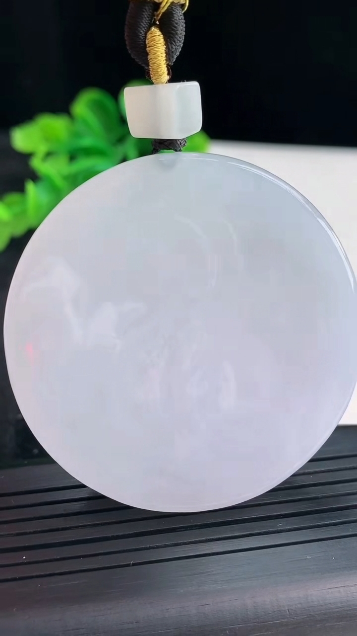 天然A货翡翠紫罗兰大势至菩萨吊坠尺寸53-52.6-11重量:64.38g
4月16日