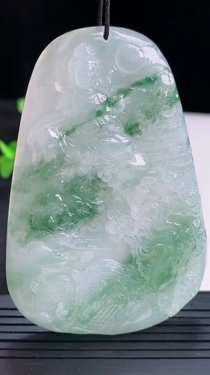 天然A货翡翠飘花山水观音菩萨吊坠尺寸72.5-49.5-9.4重量:60.77g
4月16日
