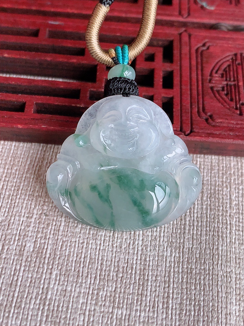 天然A货翡翠飘花佛公吊坠 
尺寸27.2-31-6.5mm 重量11.16g 0415