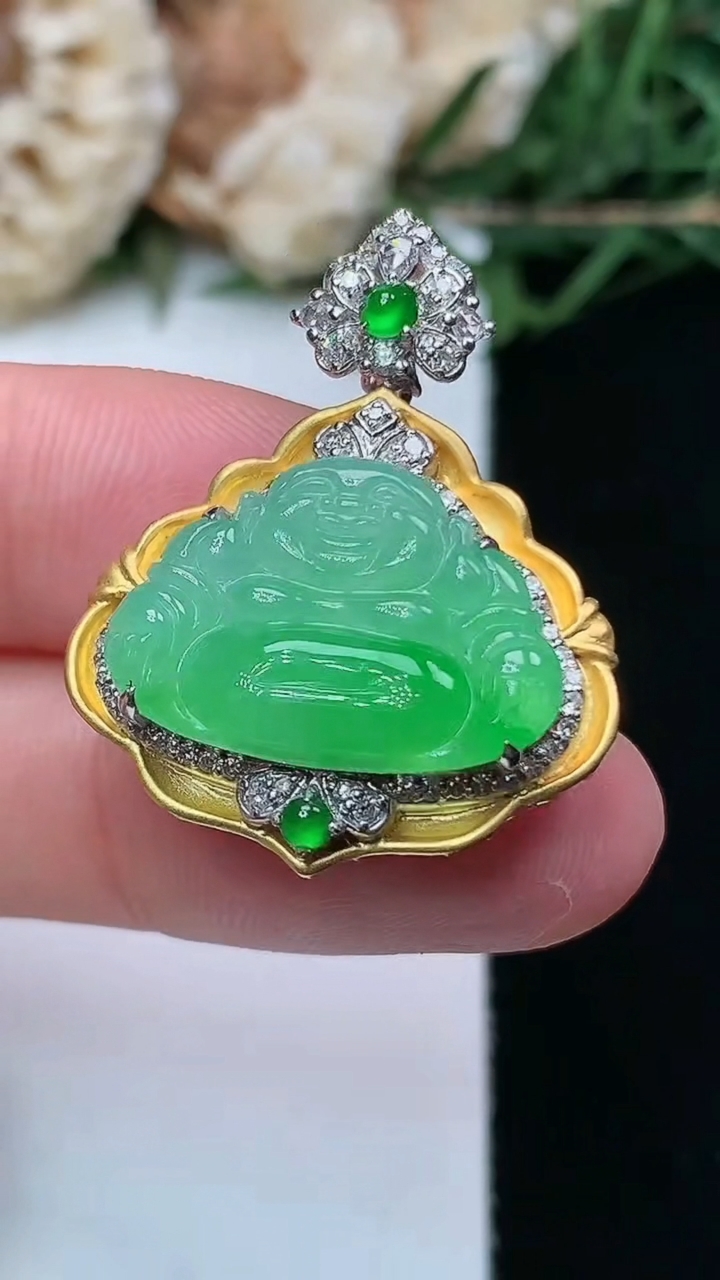 天然A货翡翠佛公吊坠，尺寸29.6-23.3-9.9
4月16日