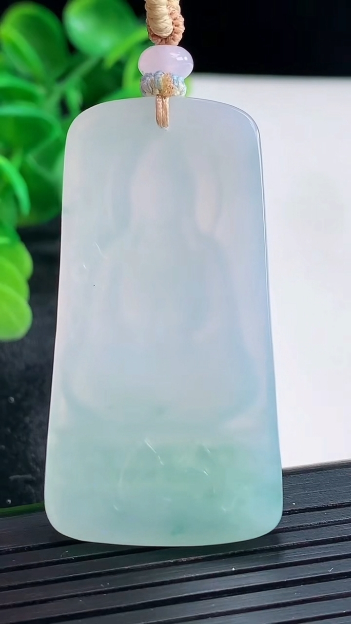 天然A货翡翠观音菩萨吊坠尺寸50.7-26.1-5.5重量:19.71g
4月16日