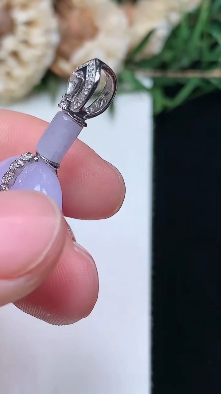 天然A货翡翠k金紫罗兰平安环吊坠，尺寸18.5-5.9，重量:5.28g
4月16日