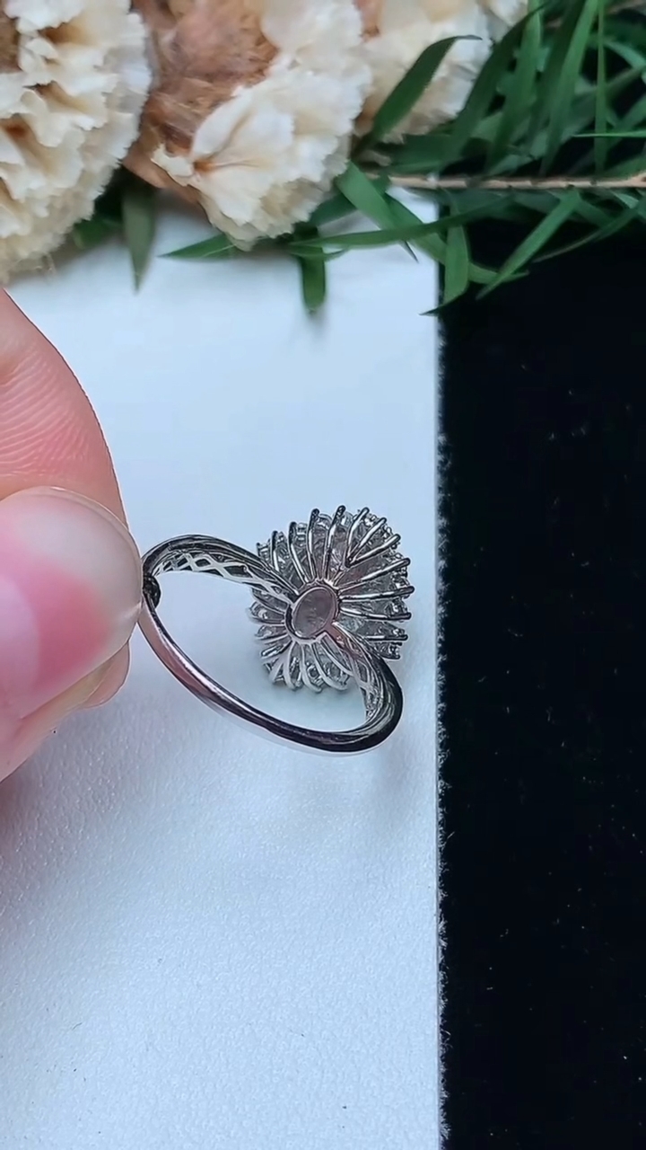 天然A货翡翠蛋面戒指，尺寸16.7-9.8-7.3，重量:3.15g2026年4月16日
工厂直销收藏佳品,种好水足，色泽均匀，有种有色，上手高大气！