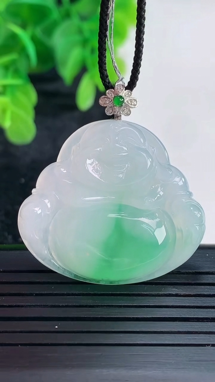 天然A货翡翠佛公吊坠尺寸36-33.6-5.5重量:9.10g
4月16日