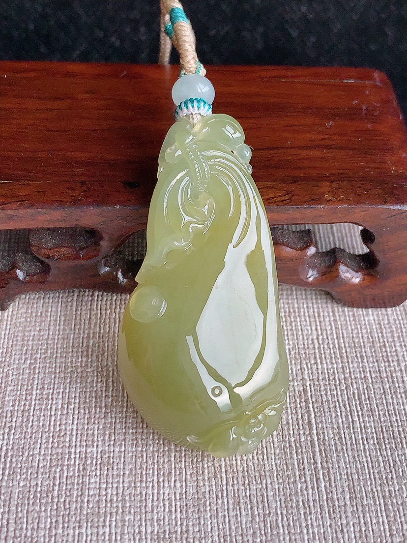 天然A货翡翠黄翡福袋代代有钱吊坠 
尺寸51.2-25.8-9.2mm 重量21.00g 0415