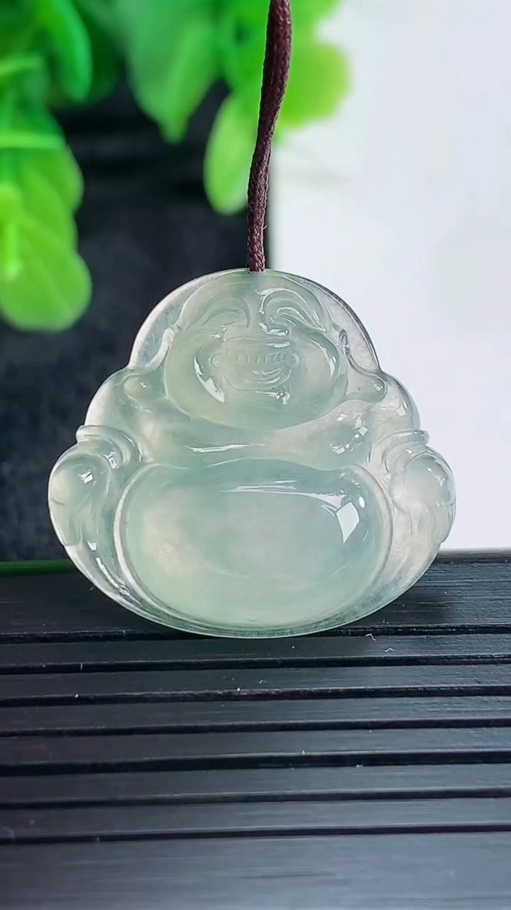 天然A货翡翠佛公吊坠尺寸23.5-25.7-5.3重量:5.17g
4月16日