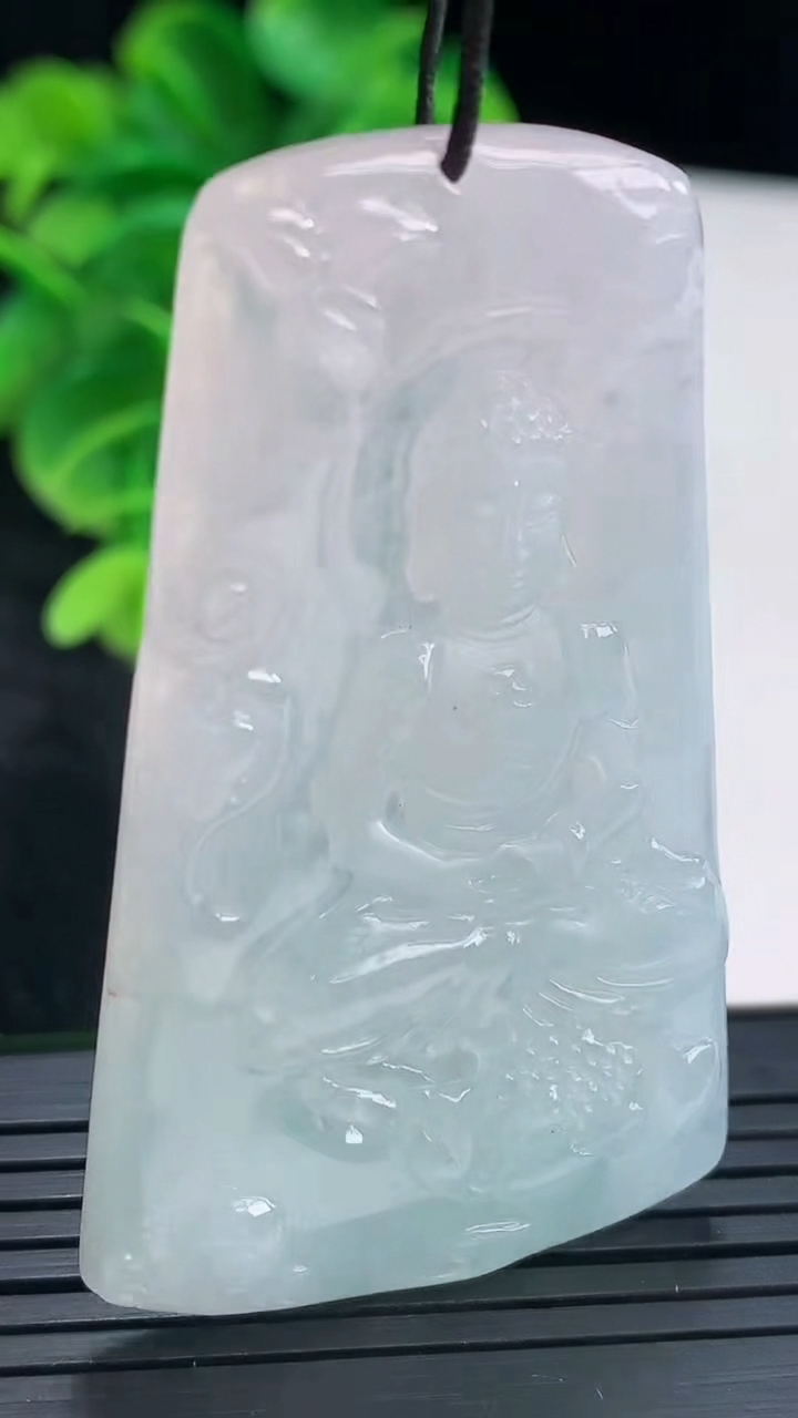 天然A货翡翠大日如来吊坠尺寸57.1-33.9-5重量:20.40g
4月16日