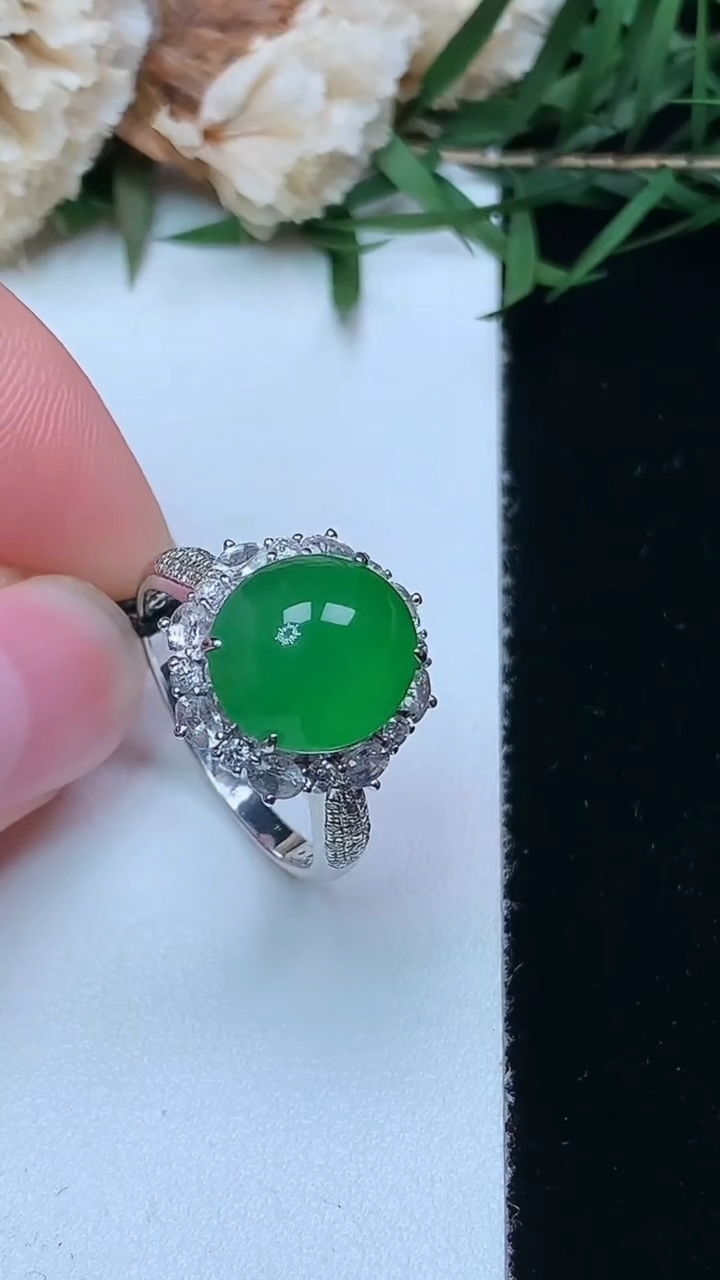 天然A货翡翠蛋面戒指，尺寸17-10.6-9.8，重量:4.48g2026年4月16日
工厂直销收藏
