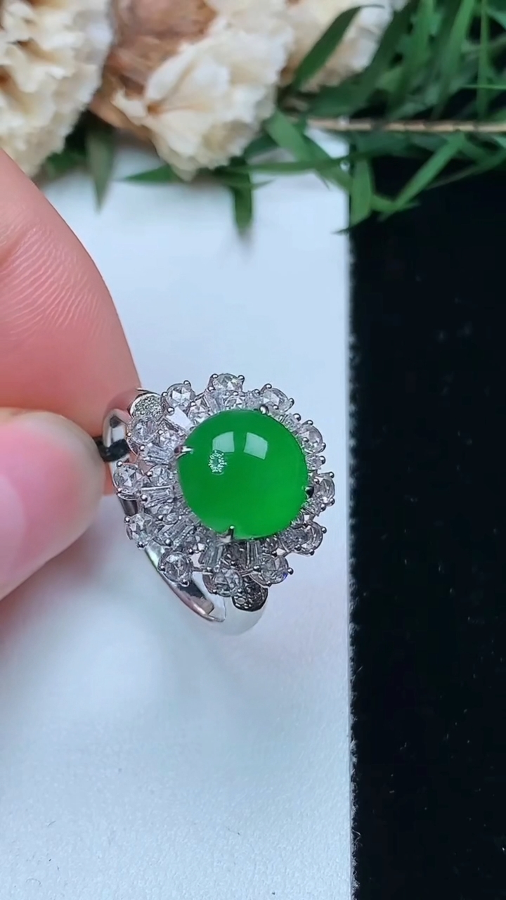 天然A货翡翠蛋面戒指，尺寸17.4-9-8.8，重量:4.45g2026年4月16日
工厂直销收藏佳