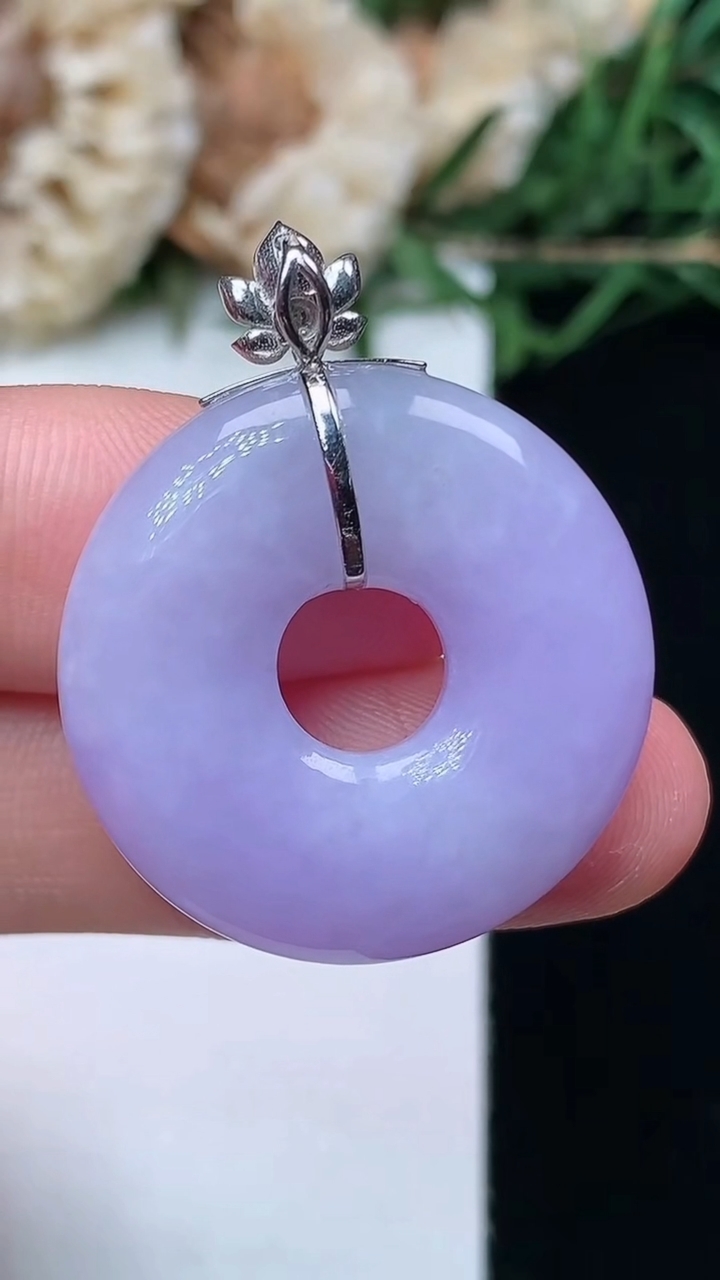 天然A货翡翠k金紫罗兰平安环吊坠，尺寸24.9-5.3，重量:7.00g
4月16日