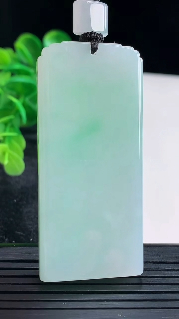 天然A货翡翠仿古无事牌吊坠尺寸61.5-28.1-8重量:49.35g
4月16日