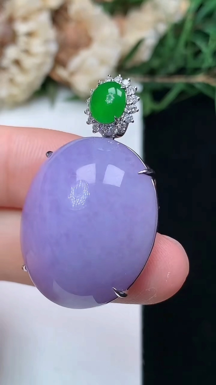 天然A货翡翠k金紫罗兰蛋面吊坠，尺寸24-21.2-13，重量:13.19g
4月16日