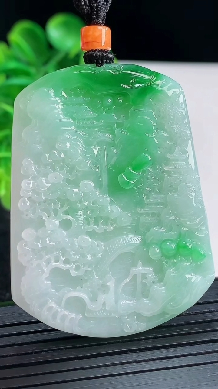 天然A货翡翠山水牌吊坠尺寸53.4-40.5-5.5重量:32.23g
4月16日