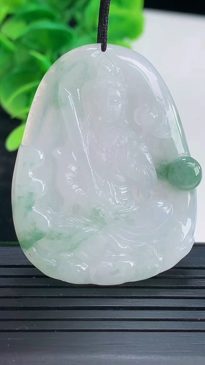 天然A货翡翠飘花虚空藏菩萨吊坠尺寸45.6-35.5-5.7重量:16.83g
4月16日