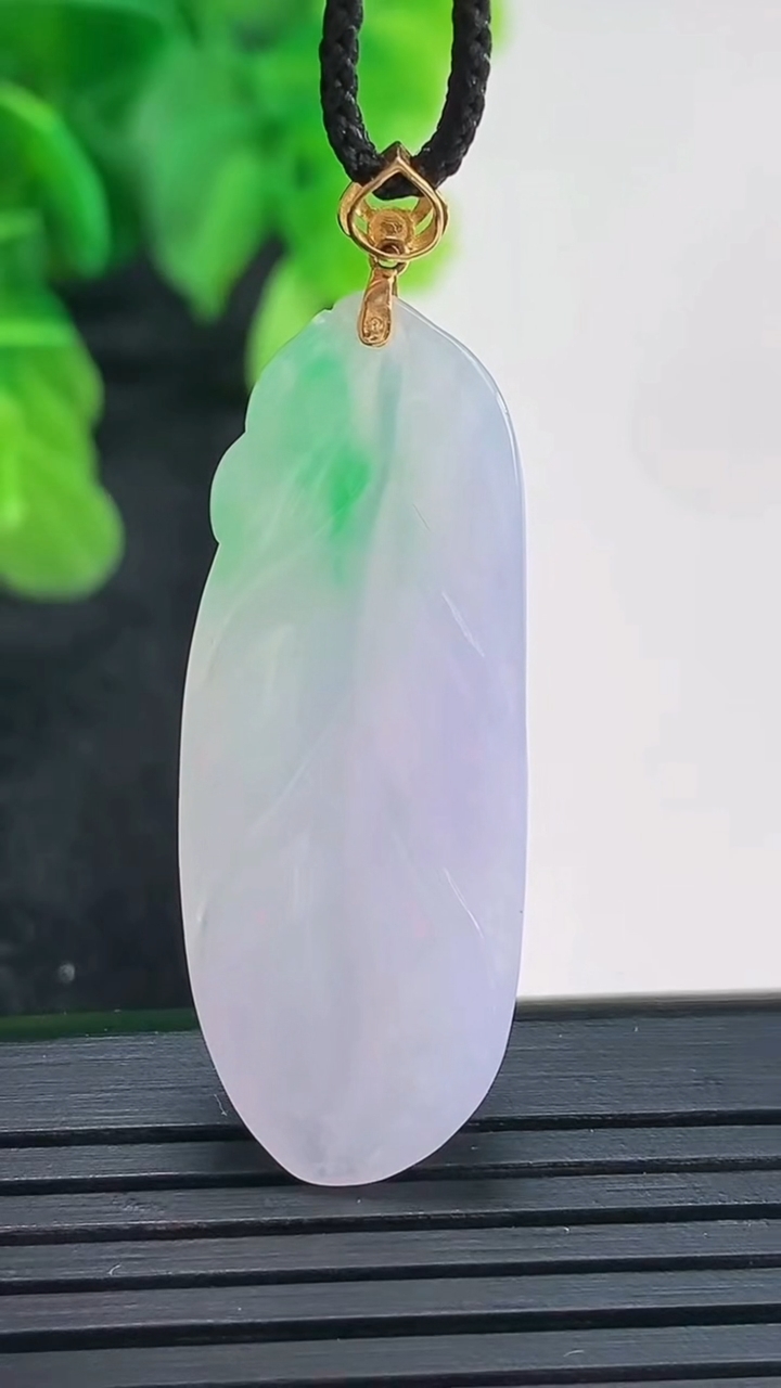 天然A货翡翠18K金春带彩紫罗兰金枝玉叶 叶子吊坠尺寸37.4-14.3-6.2重量:5.95g
4月16日