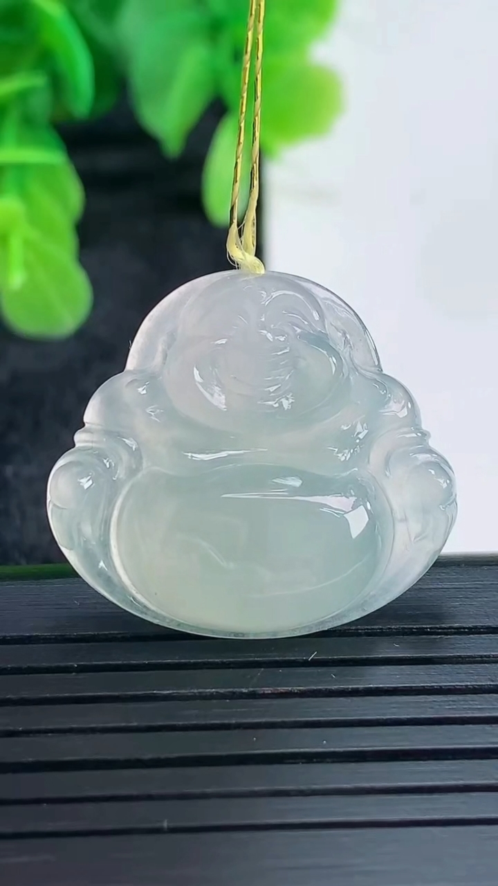 天然A货翡翠佛公吊坠尺寸24.1-26.8-5.9重量:5.96g
4月16日