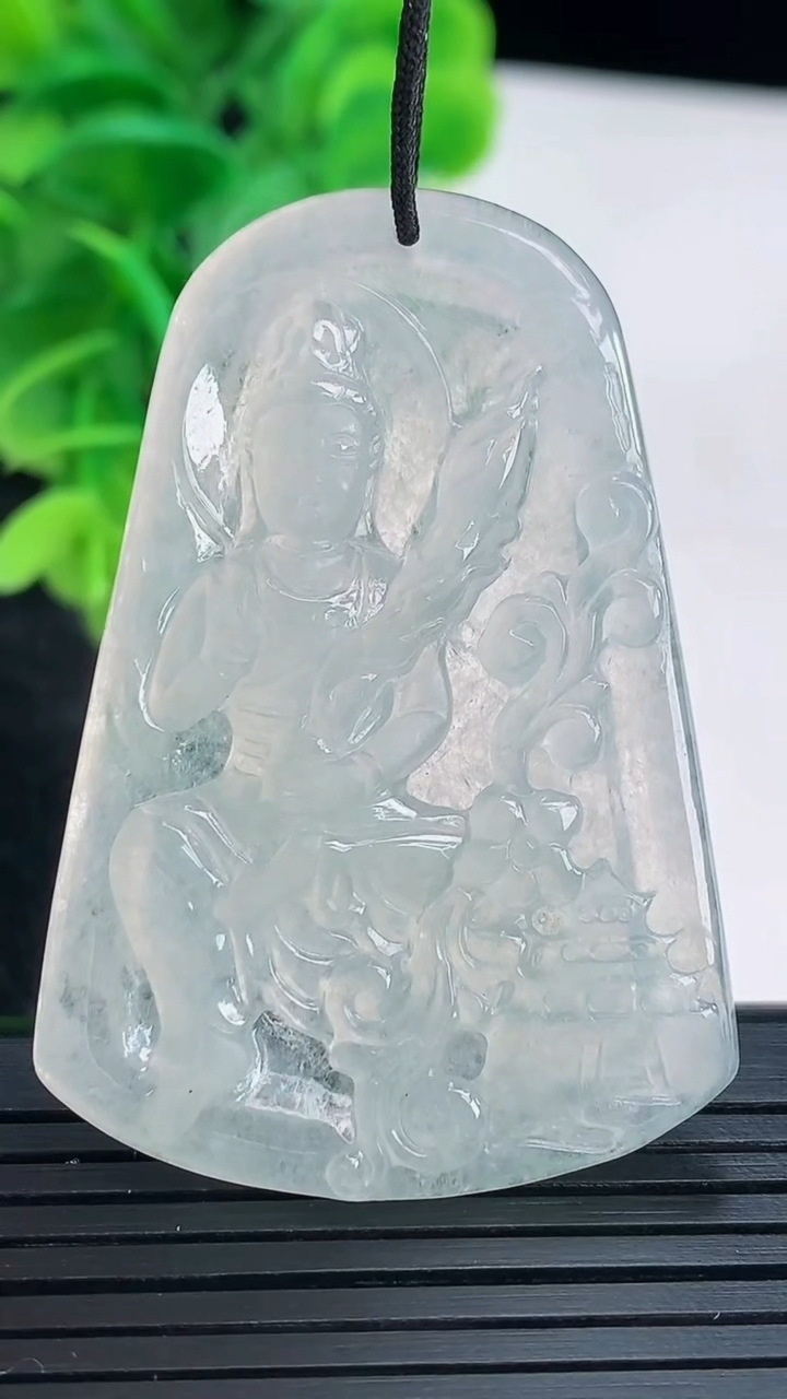 天然A货翡翠文殊菩萨吊坠尺寸50.2-34.3-4.4重量:15.70g
4月16日