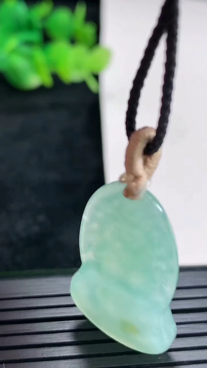 天然A货翡翠宝宝佛吊坠尺寸32-19.5-5.2重量:6.87g
4月16日