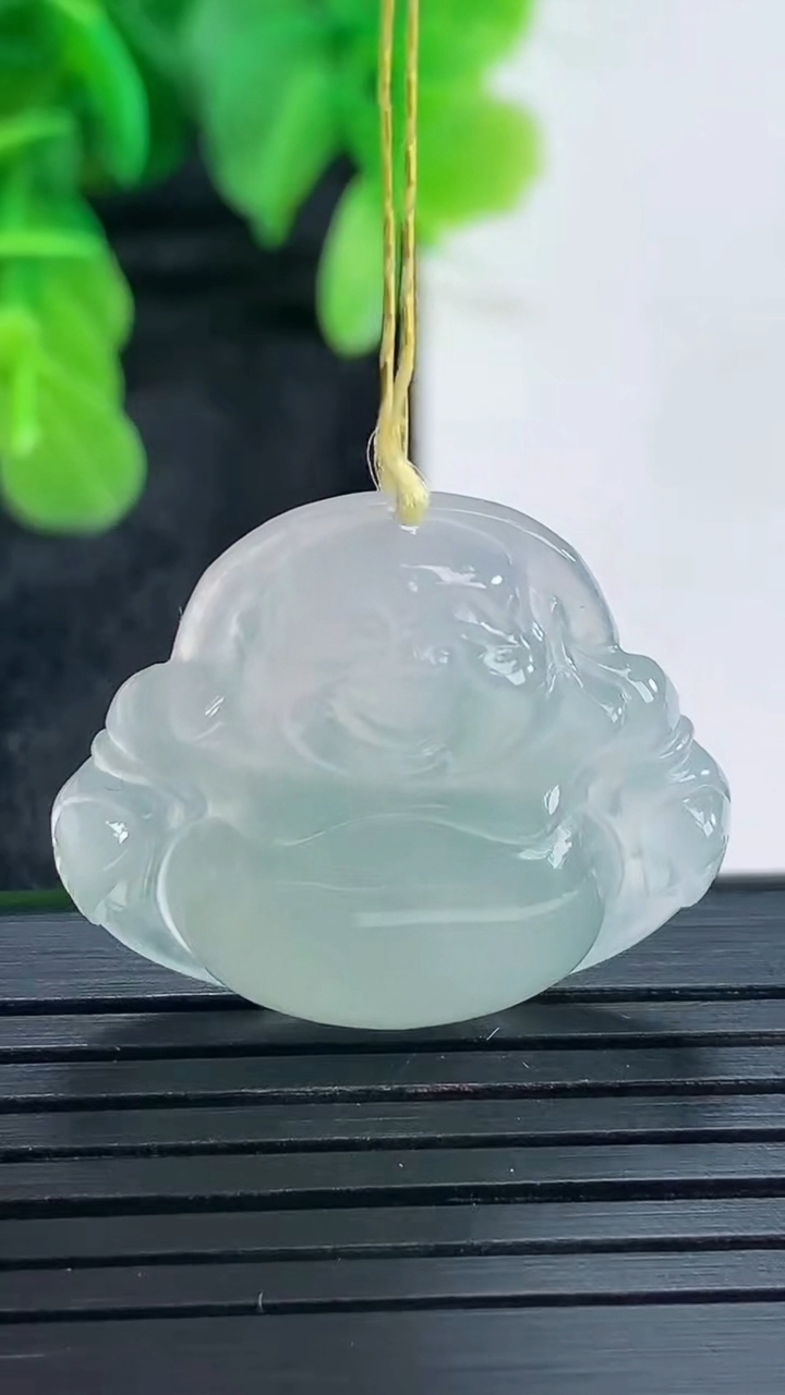 天然A货翡翠佛公吊坠尺寸24.1-26.8-5.9重量:5.96g
4月16日