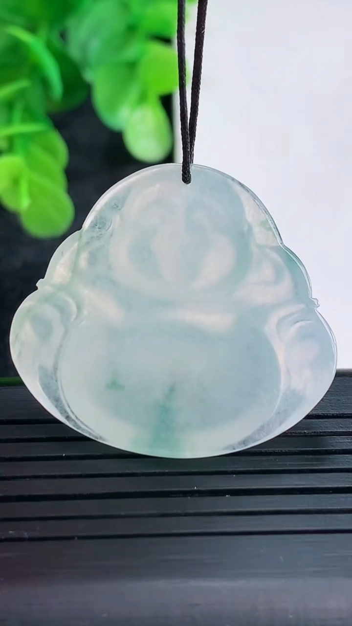 天然A货翡翠冰种飘花佛公镶嵌件尺寸31.1-33.9-5.4重量:9.93g
4月16日