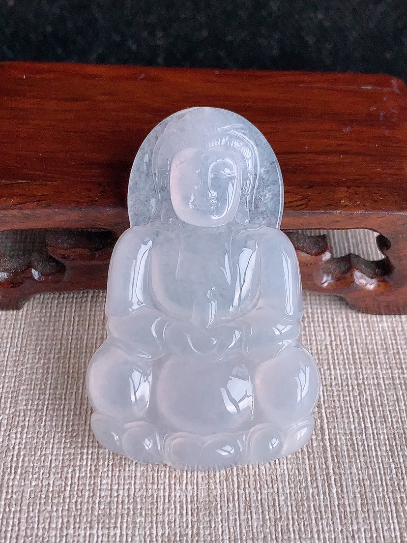 天然A货翡翠白冰白月光正装观音吊坠 
尺寸55.8-35.5-5.8mm 重量20.90g 0415