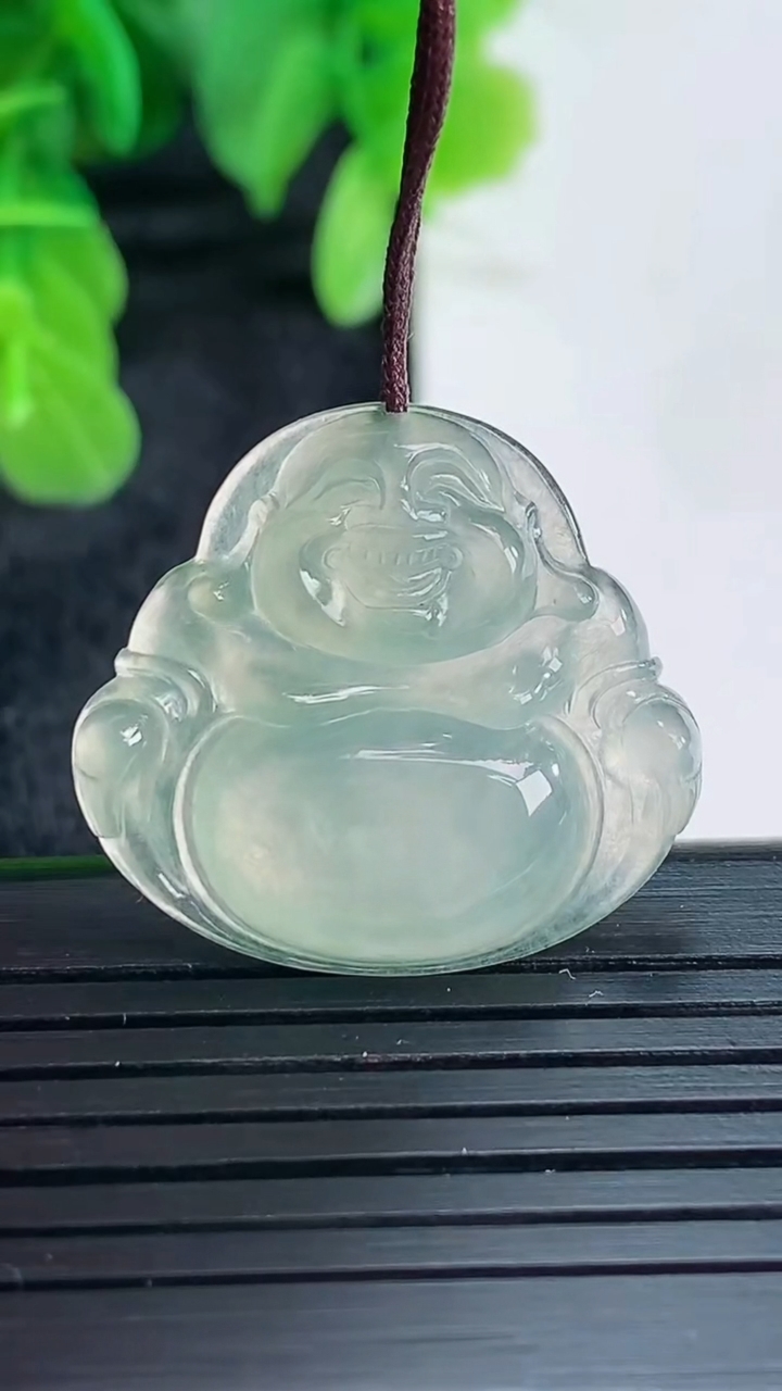 天然A货翡翠佛公吊坠尺寸23.5-25.7-5.3重量:5.17g
4月16日