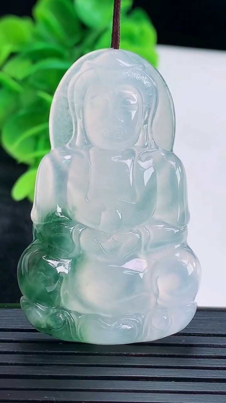 天然A货翡翠种飘花观音菩萨吊坠尺寸51.9-32.5-5.5重量:16.63g
4月16日