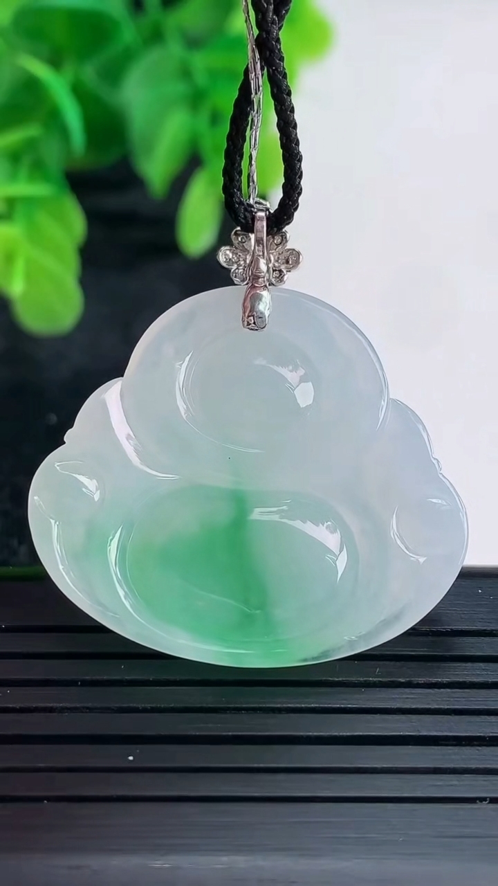 天然A货翡翠佛公吊坠尺寸36-33.6-5.5重量:9.10g
4月16日