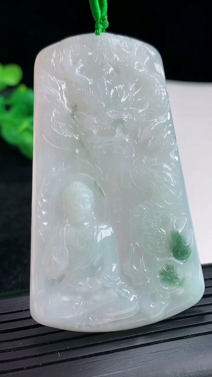 天然A货翡翠飘花祥龙阿弥陀佛吊坠尺寸68-40-5.5重量:31.99g
4月16日