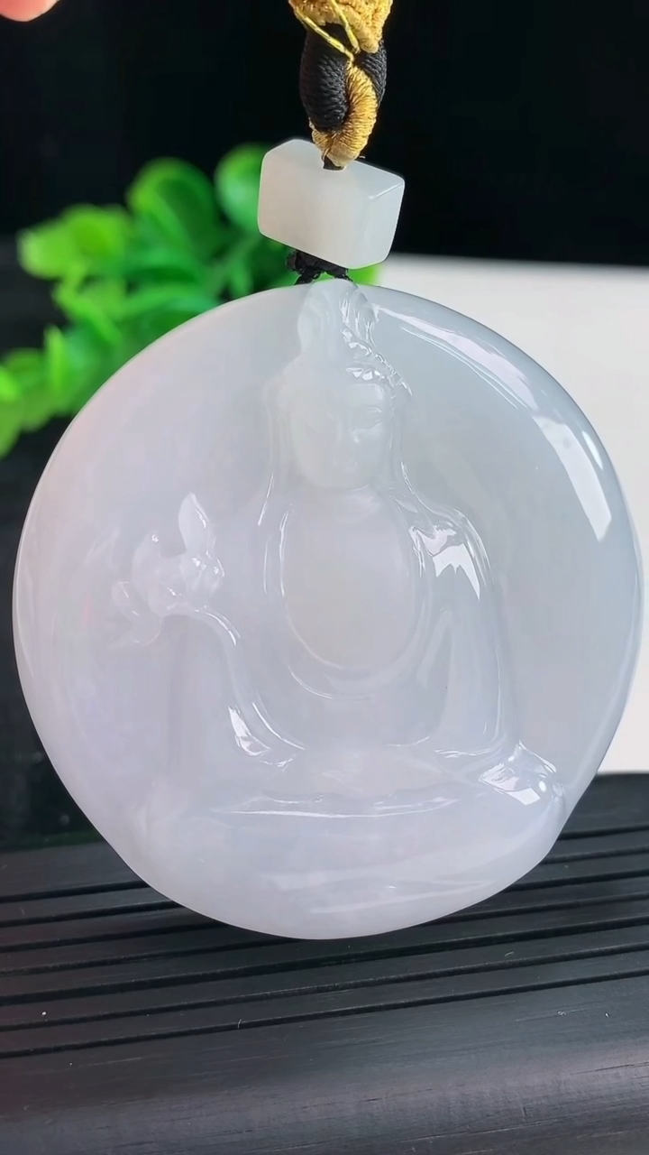 天然A货翡翠紫罗兰大势至菩萨吊坠尺寸53-52.6-11重量:64.38g
4月16日